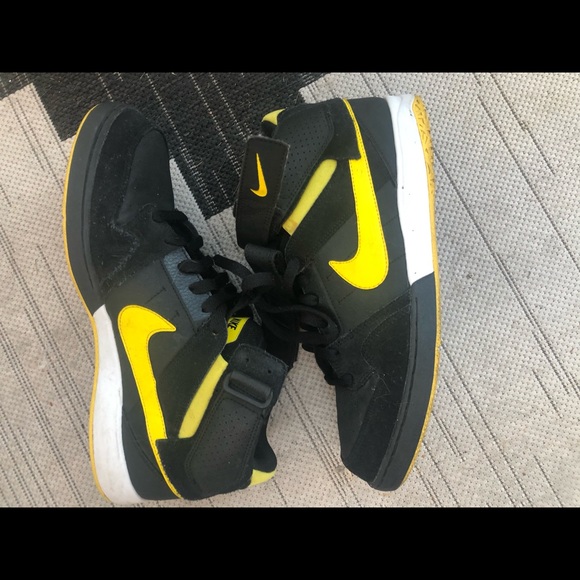 Men’s size 12 Nike High Tops Men’s size 12 Nike High Tops